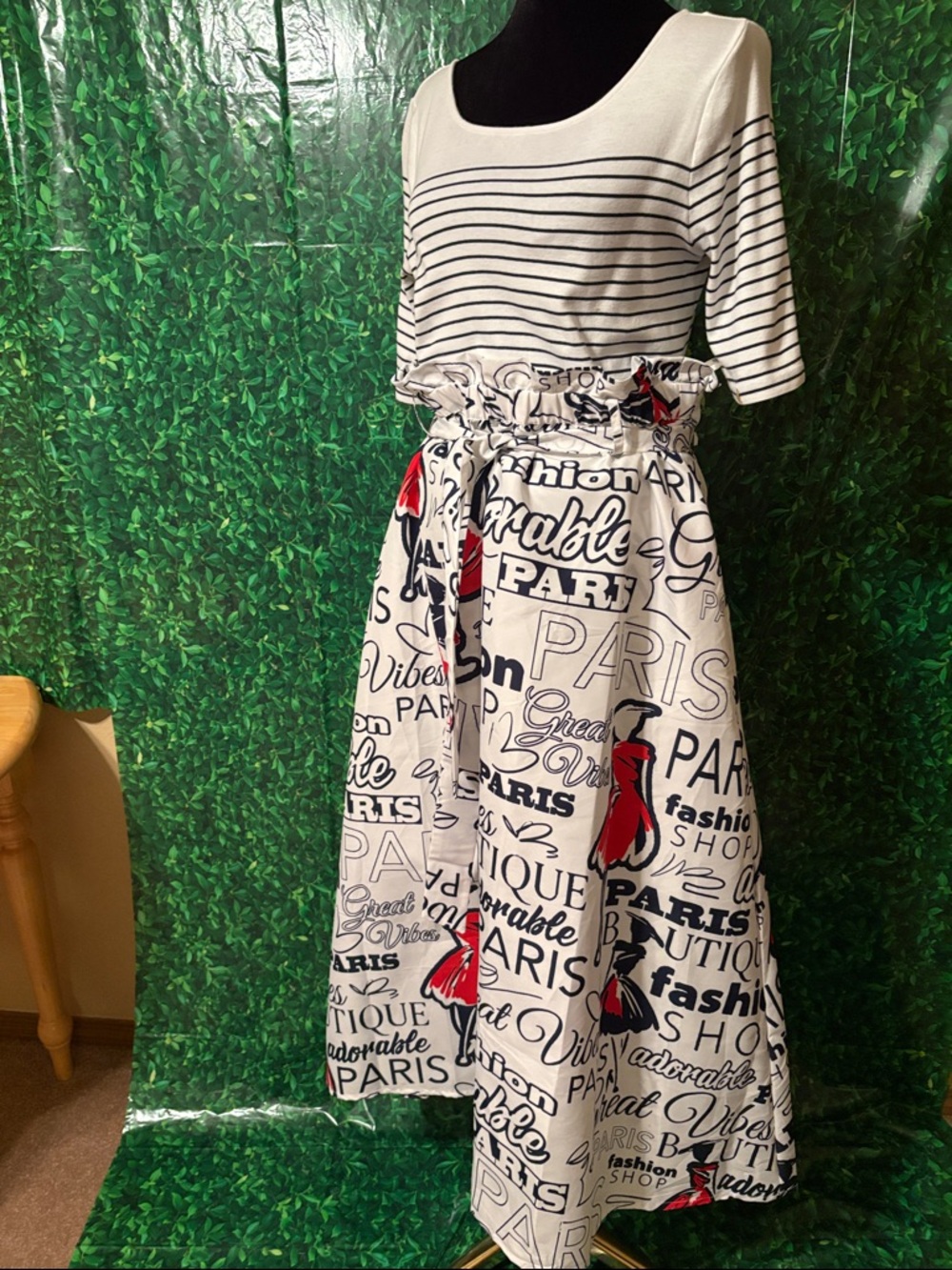 Ann Taylor White Maxi Skirt with Navy Script & Red Accents  Top